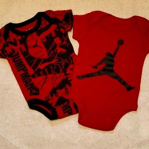 Set of two Air Jordan short sleeved onesies/bodysuits